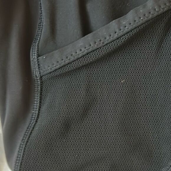 SOLD Lululemon Black tights/leggings Capri, size XS (6) preowned - Picture 7 of 12